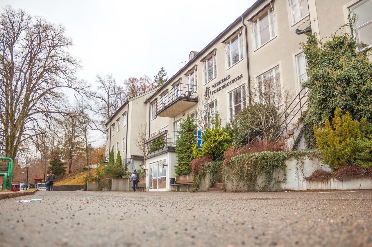 Vaernamo Folkhoegskolas Vandrarhem Екстер'єр фото